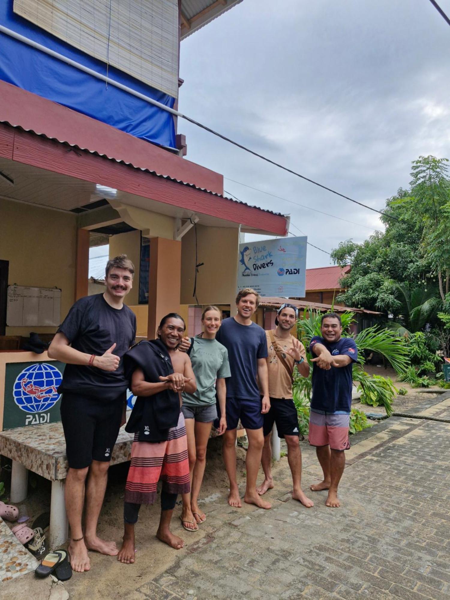 Blue Shark Divers Bunaken Exterior foto