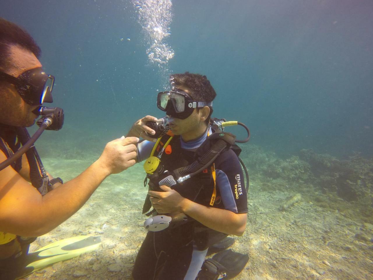 Blue Shark Divers Bunaken Exterior foto